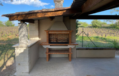 Espaces communs – Cuisine d’été Mas de la Deivière | Gîtes avec Piscine Gard