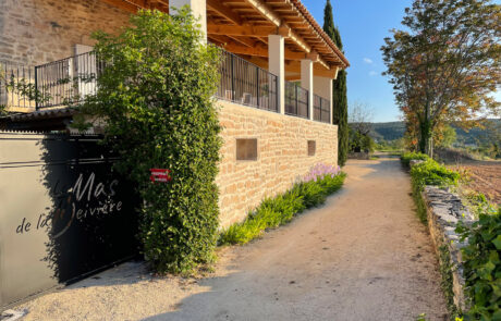 Parties communes – Les extérieurs Mas de la Deivière | Gîtes avec Piscine Gard