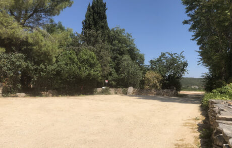Parties communes – Le parking privé Mas de la Deivière | Gîtes avec Piscine Gard