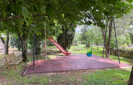 Parties communes – Espace jeux d’extérieur pour les enfants Mas de la Deivière | Gîte de groupe avec Piscine Gard